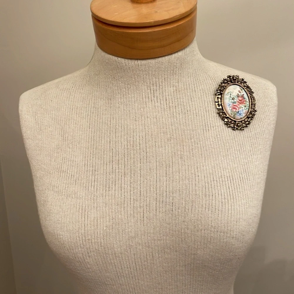 Vintage Hand Painted Ceramic Floral Cameo in a Antique Gold-tone Frame - Picture 10 of 16